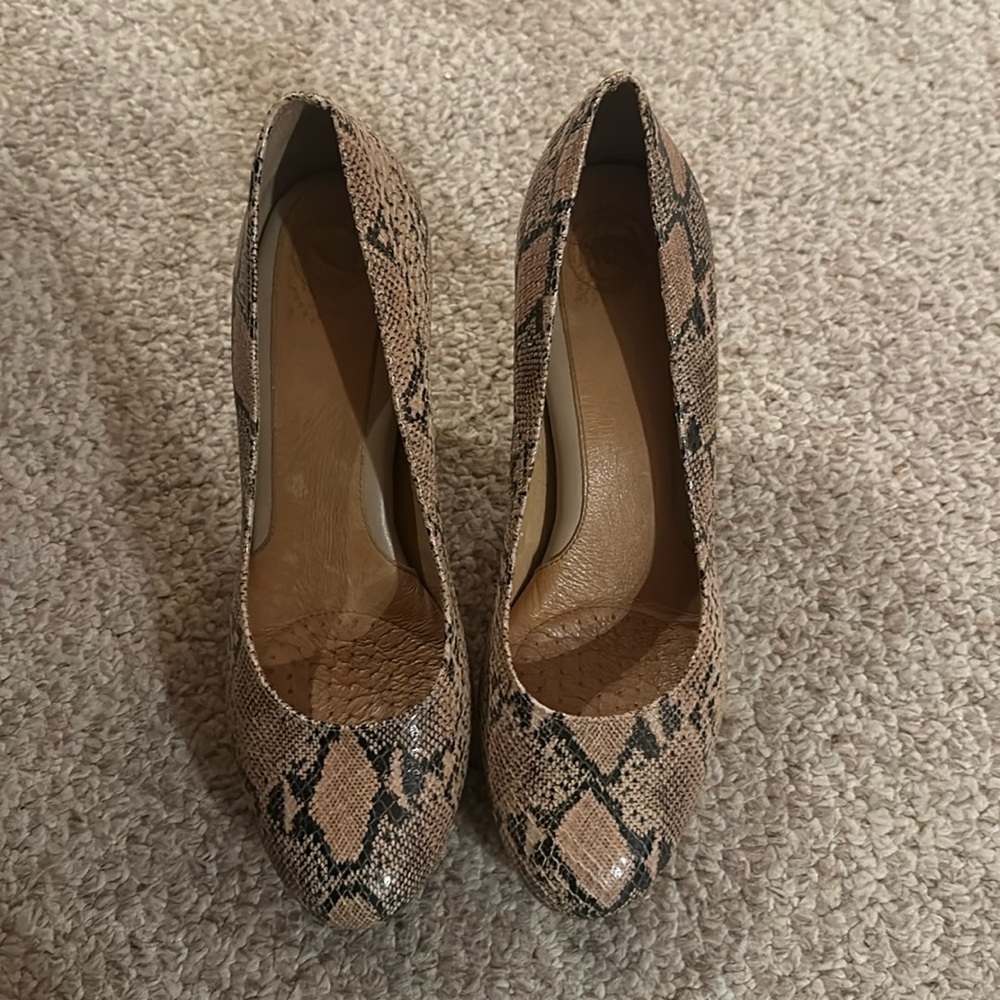 Nurture snakeskin pumps